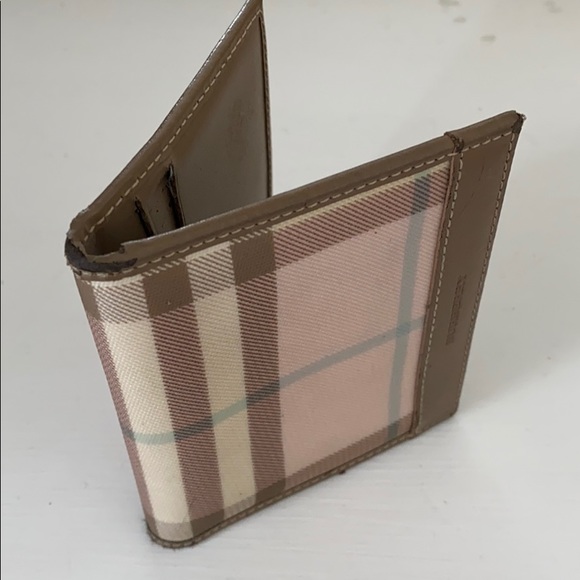 Beautiful Authentic Burberry wallet - Picture 7 of 7